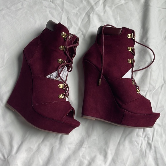 Liliana Burgandy Open Toe Lace Up Wedges. Suede SIZE 6.5 New w/ Tags. - Picture 3 of 9
